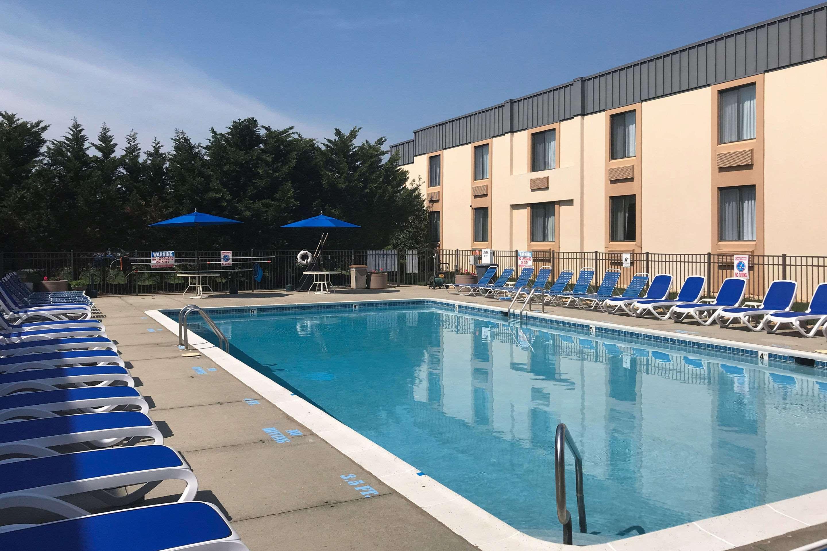 Clarion Hotel y Centro de Conferencias Toms River Exterior foto